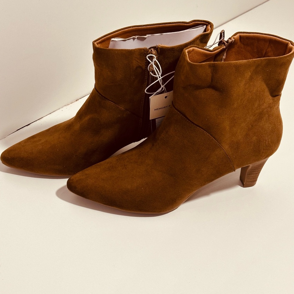 Universal Thread Frances Women Size 9 Brown Faux Suede 2.25" Heel Ankle Boots